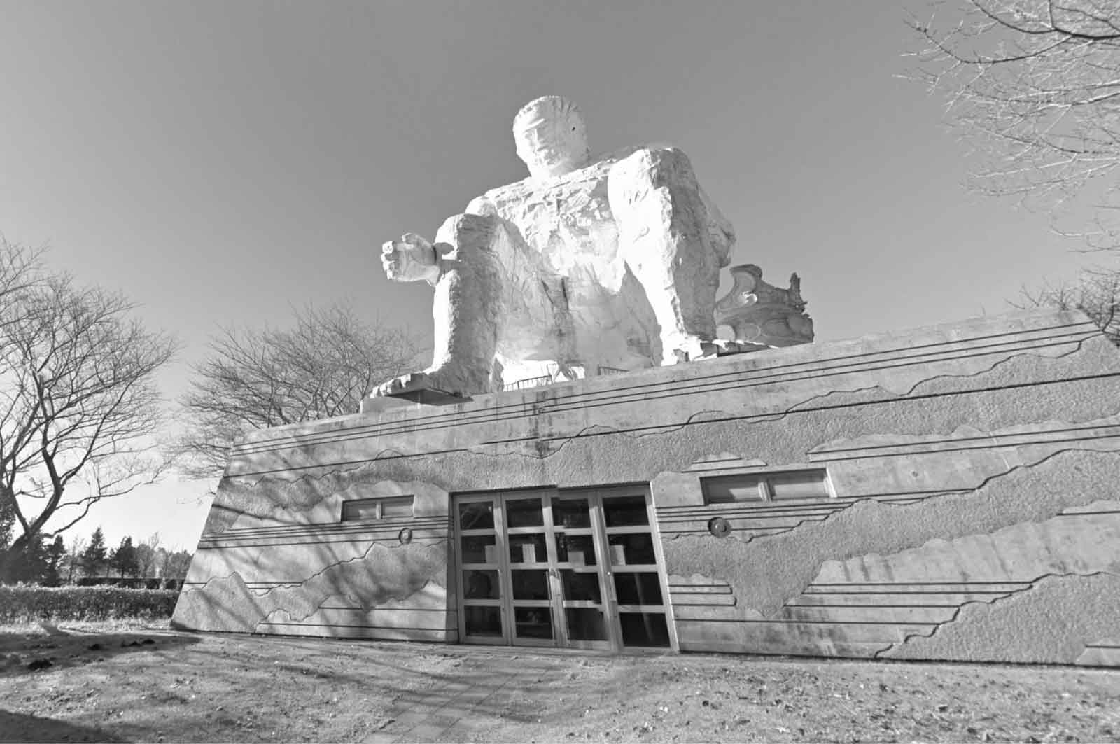ダイダラボウ像