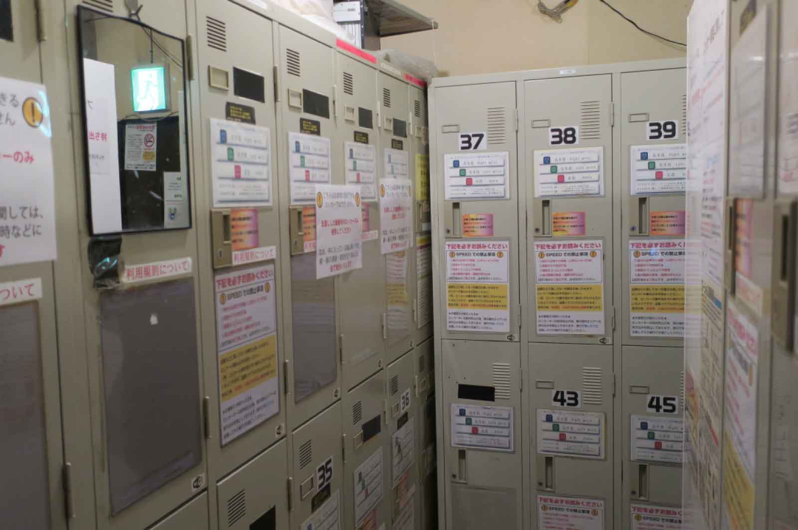 スピード大阪(ロッカールーム)